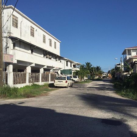 Honey'S Hotel Belize City Exterior photo