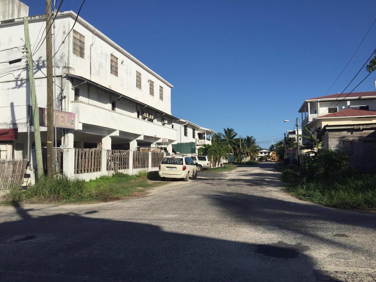 Honey'S Hotel Belize City Exterior photo